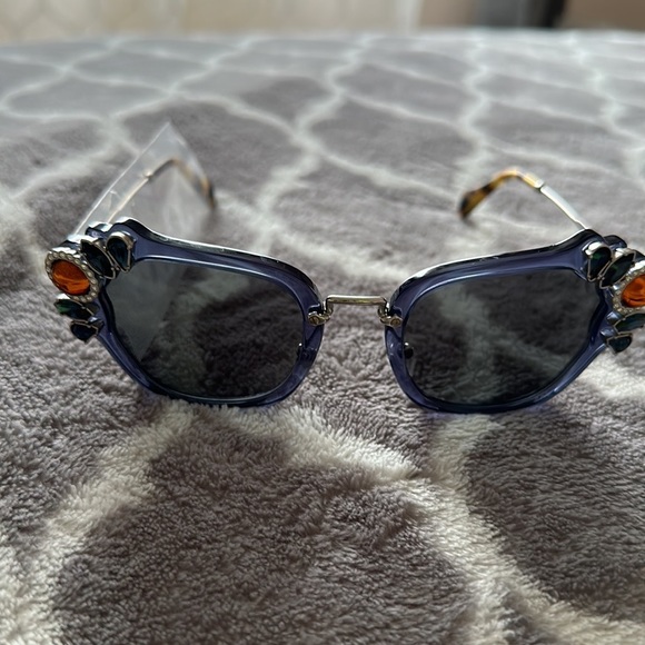 Miu Miu - Picture 1 of 12